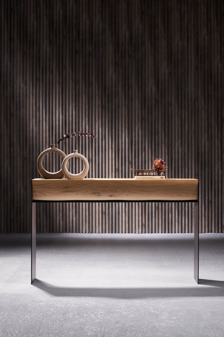 Vista frontal completa de la Consola Nara, diseño minimalista y elegante